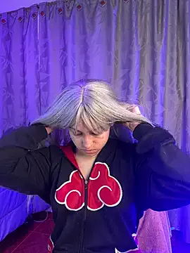 Eymmy_24 on StripChat