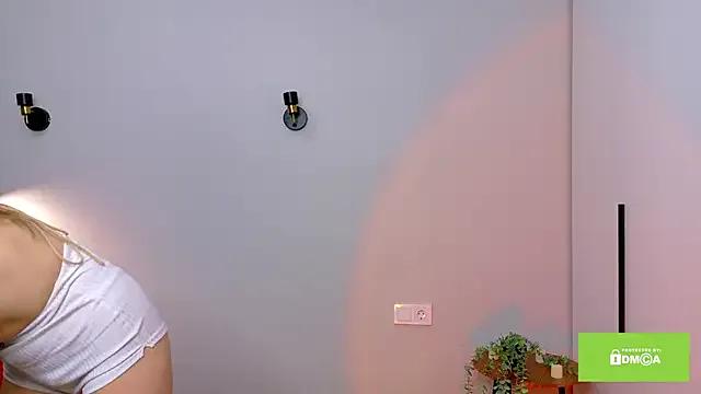 FreeHeart_ on StripChat 