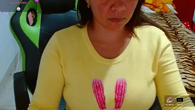 Freechat hiilarybrown on StripChat