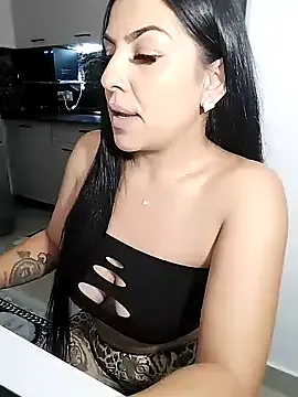 Freechat hot-babygirl on StripChat