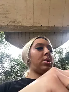 Offline hotamanda01 on StripChat