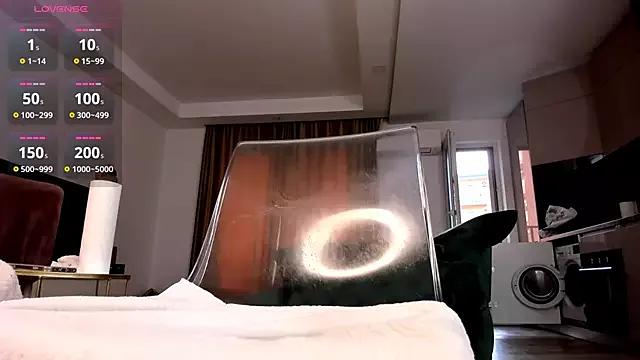 Freechat jeniffer100 on StripChat