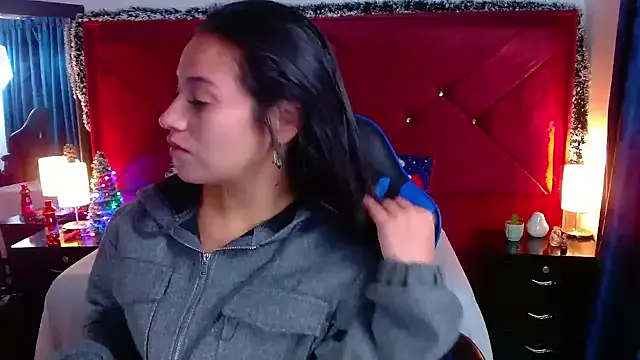 Julietacollins06 on StripChat