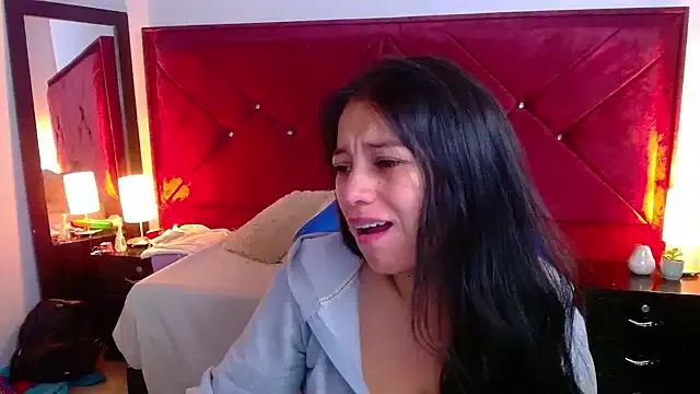 Julietacollins06 on StripChat