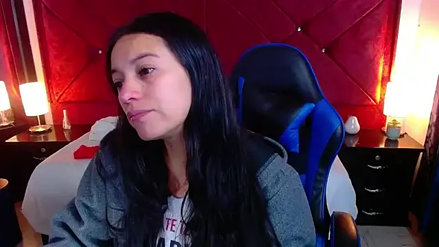 Julietacollins06 on StripChat