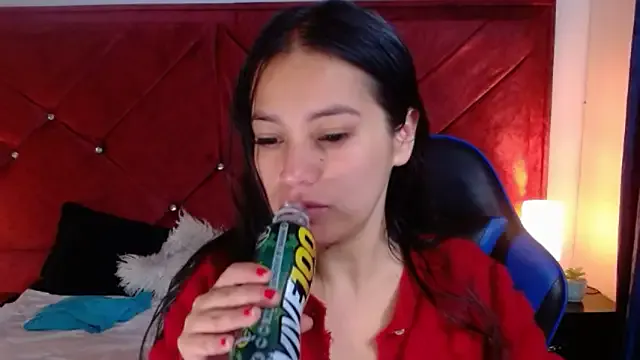 Julietacollins06 on StripChat