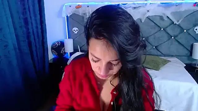 Julietacollins06 on StripChat