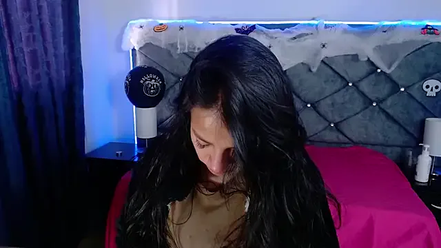 Julietacollins06 on StripChat