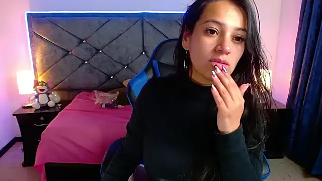 Julietacollins06 on StripChat