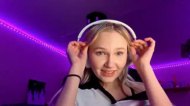 Freechat KarinRobertson on StripChat