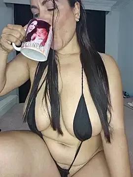 Freechat karla-bruni on StripChat