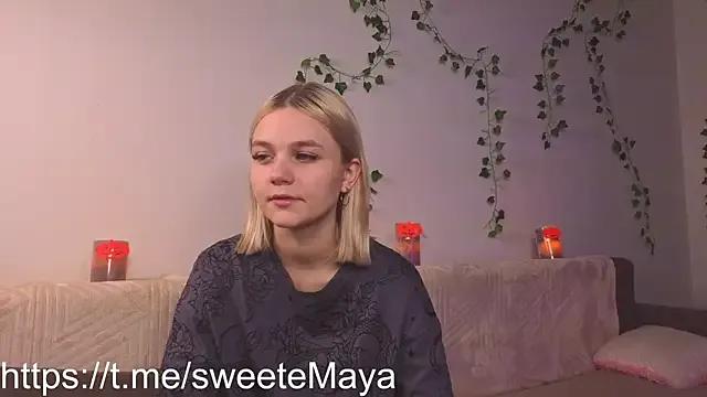 KelleDomin on StripChat 