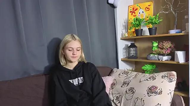 KelleDomin on StripChat 