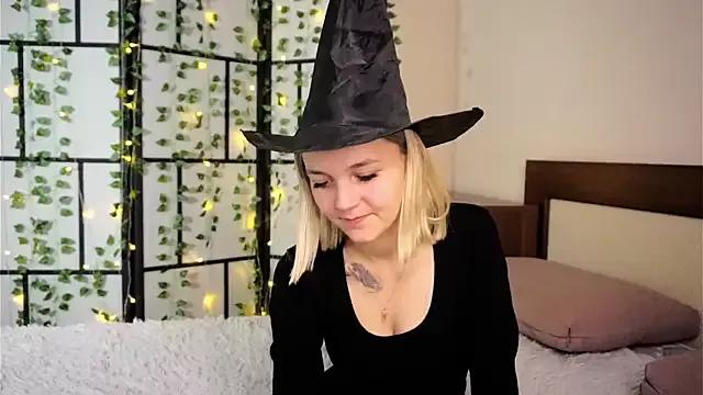 KelleDomin on StripChat 