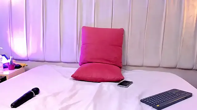 Offline kylie_st on StripChat