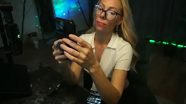 LaraPunkt — happy day ....lets fun.... ;)