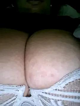 layan24 on StripChat 