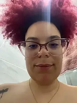 Freechat Leyah__ on StripChat