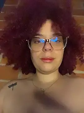 Freechat Leyah__ on StripChat