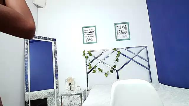 littleebonymommy on StripChat 