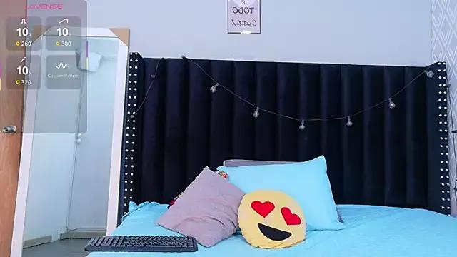 littleebonymommy on StripChat 