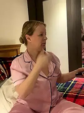 madamlillyrose — Let's shower