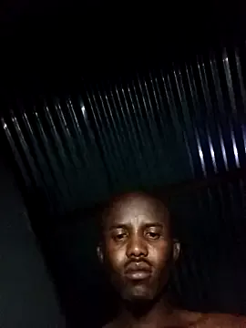 Offline Maintee27 on StripChat