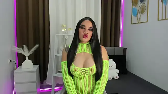 Offline Malia_Nicole on StripChat