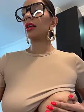 Freechat Mau_White on StripChat