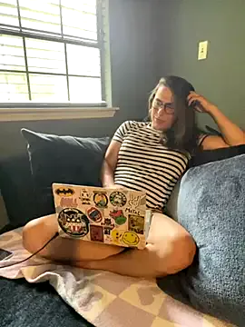 Offline mayra_mayhem on StripChat