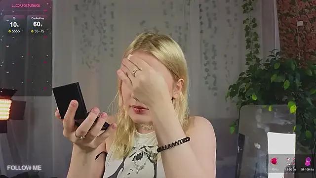 StripChat Mila_wxw is Freechat Mila_wxw — put me in doggy