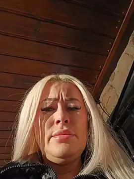 StripChat MILFBARBY is Freechat MILFBARBY — Make me squirt in public place