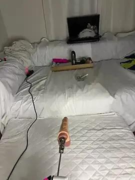 Freechat Ozge-SluttyScream69 on StripChat