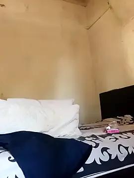 Freechat PetiteSquirtQueen on StripChat