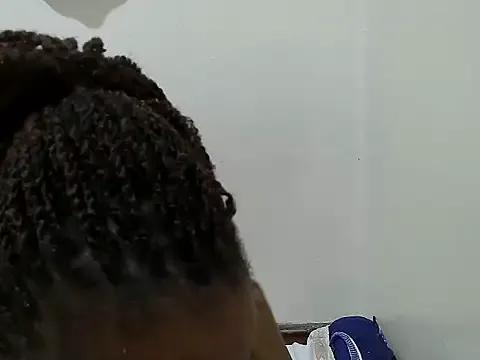 Freechat prettybeee on StripChat