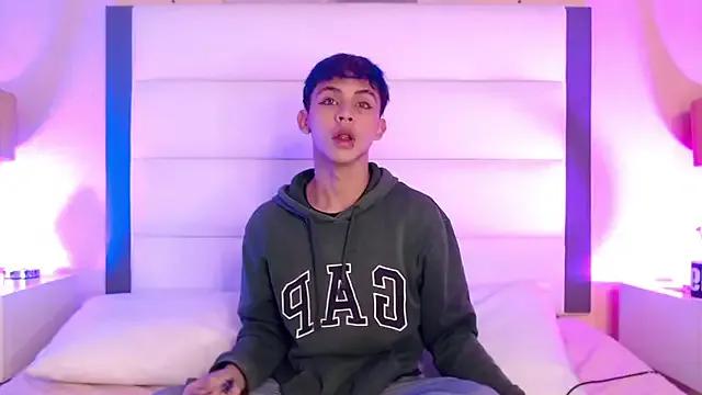 Princeapolo_anki — blow kiss + wink