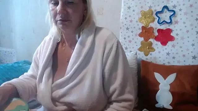 Freechat QueenLana on StripChat