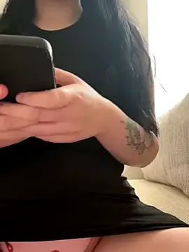 queenlo_xxx on StripChat