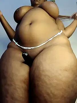 queennapal on StripChat 