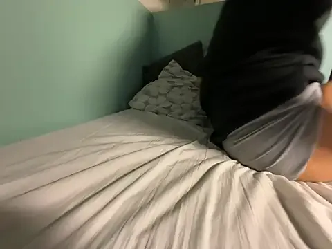 Rebeu_77 on StripChat