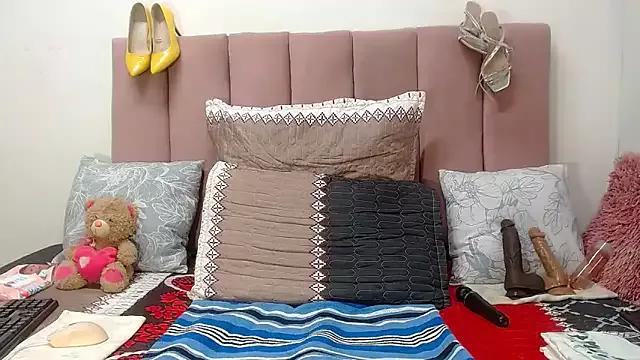 StripChat RoundaAssx22 is Freechat RoundaAssx22 — The WHITE dildo is on it's way daddies