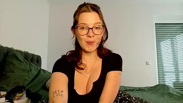 Freechat RoxiBlack on StripChat