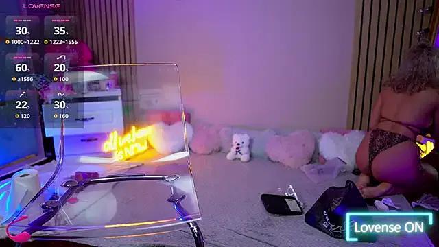 Freechat SabrinaJade on StripChat