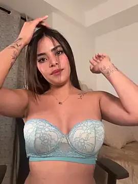 Freechat Sara-Evans on StripChat