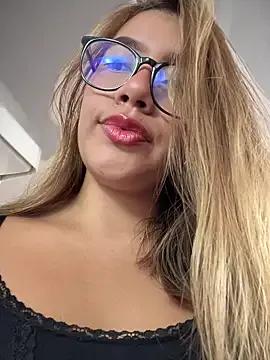 sara_calderon on StripChat 