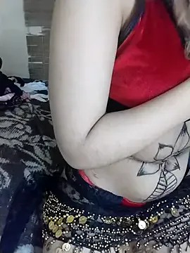 shahinaz-123 on StripChat