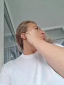 Freechat sofiacurvy_45 on StripChat