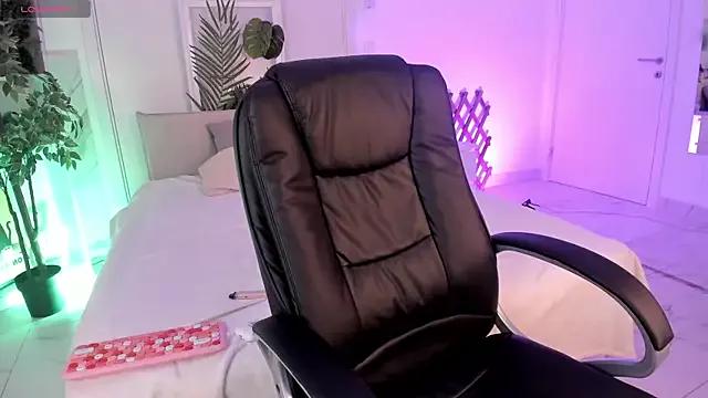 StripChat Synrix is Private Synrix — Spit on my tits closeup!