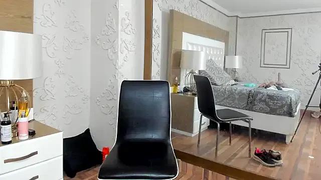 TaraaHot on StripChat 