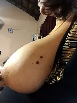 Offline tharu_sweet on StripChat